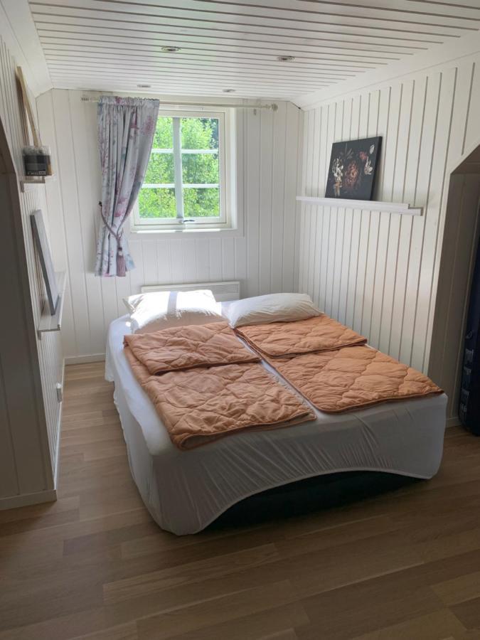 Sjarmerende Gjestehus Med Stor Hage I Sandvika Eksteriør billede